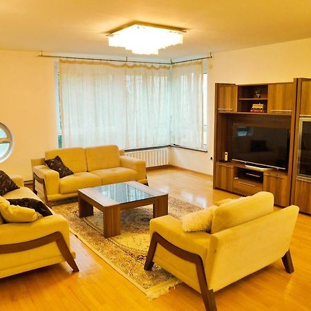 City Center Grand Apartment - Three-Bedroom, Free Parking Sarajevo Exterior foto