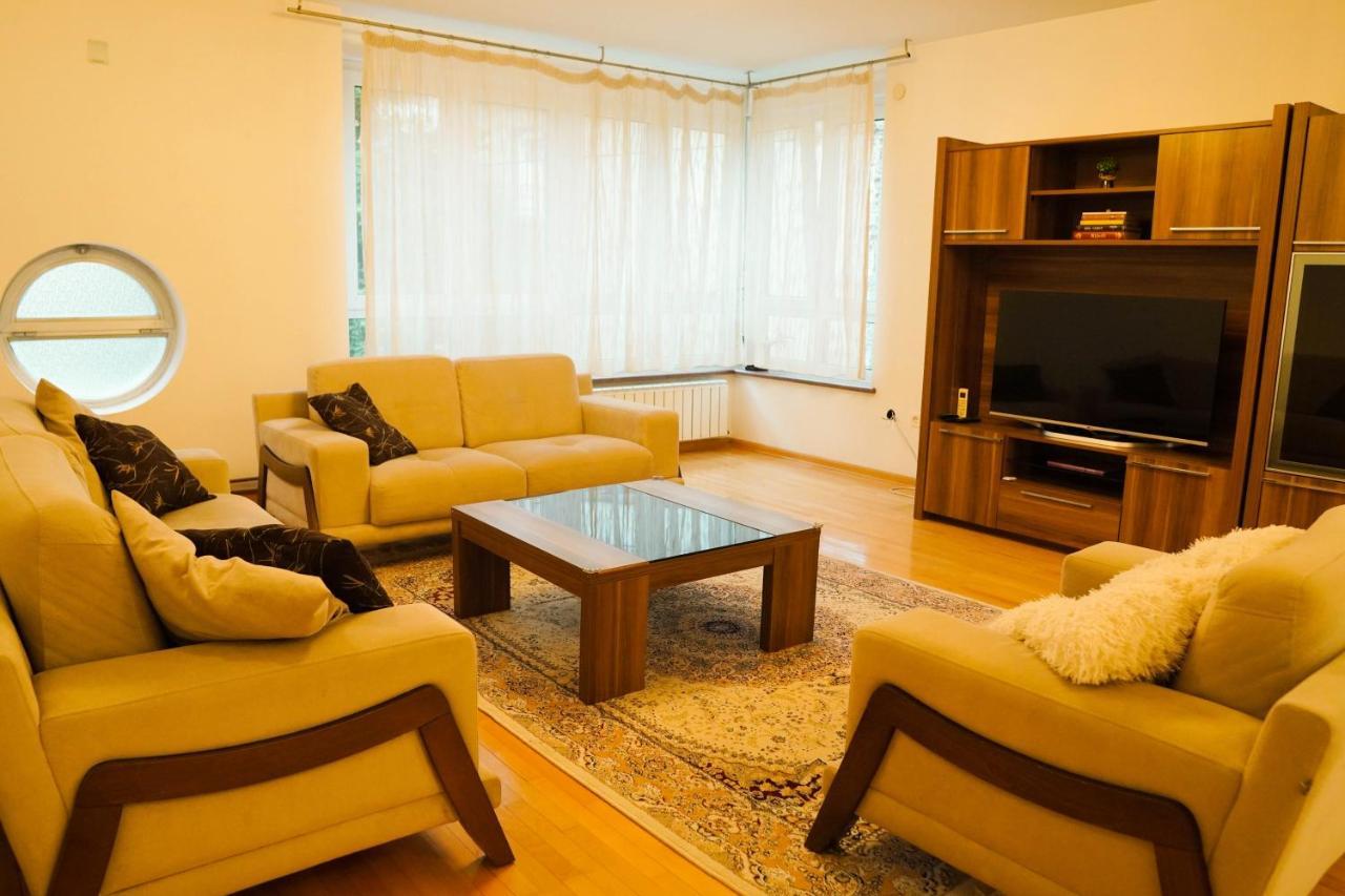 City Center Grand Apartment - Three-Bedroom, Free Parking Sarajevo Exterior foto