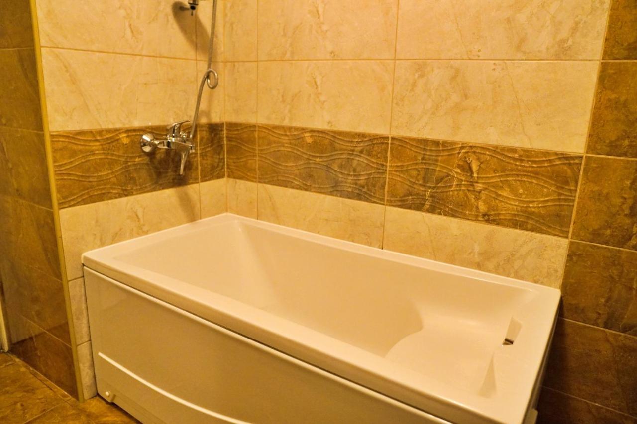 City Center Grand Apartment - Three-Bedroom, Free Parking Sarajevo Exterior foto