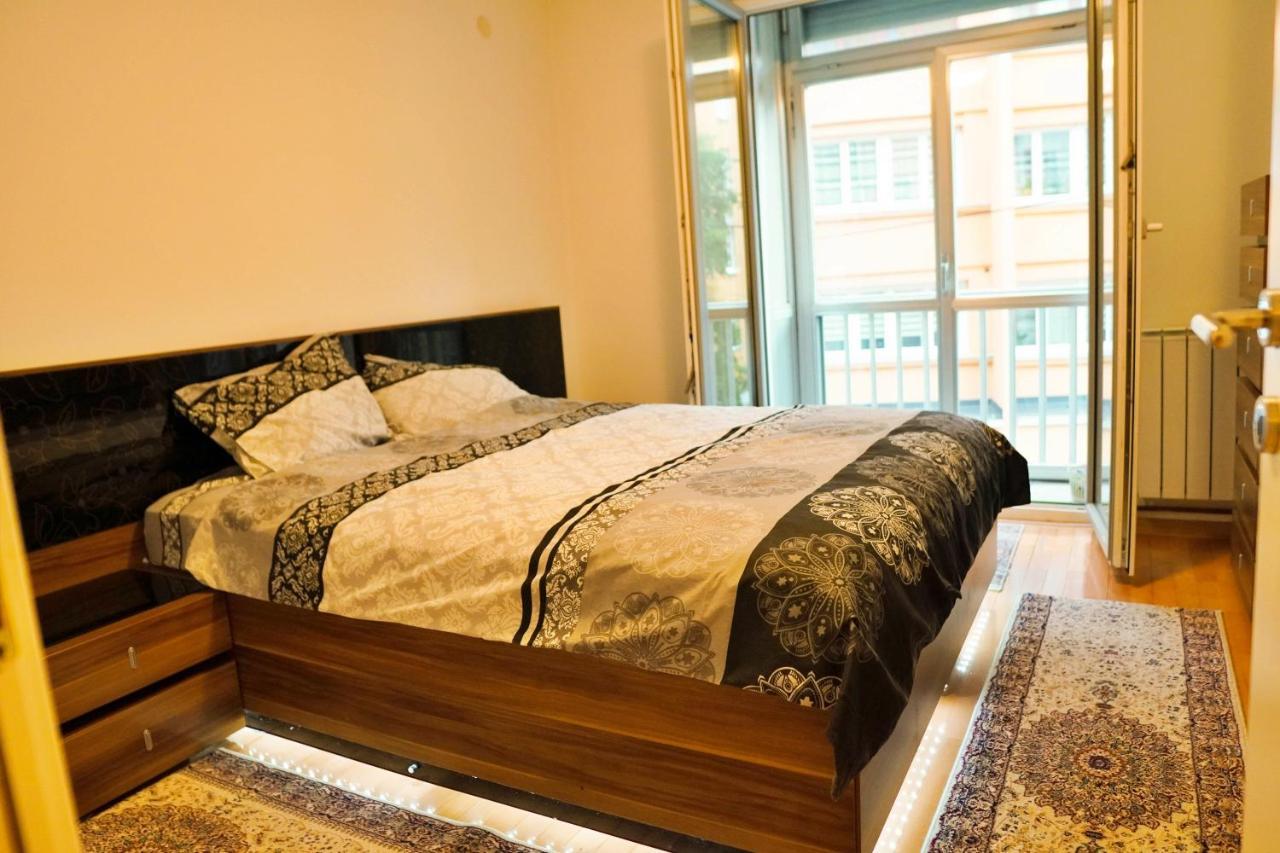 City Center Grand Apartment - Three-Bedroom, Free Parking Sarajevo Exterior foto