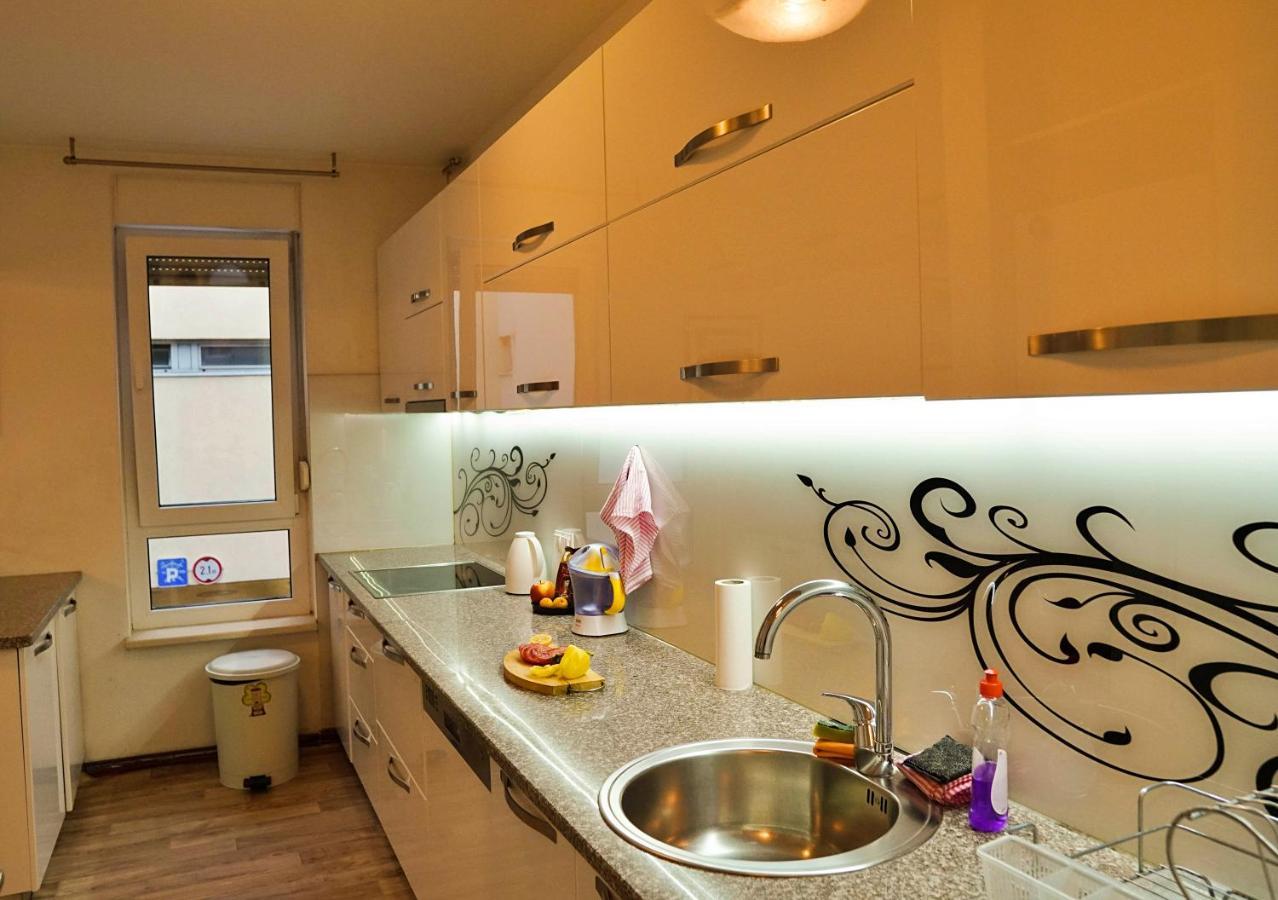 City Center Grand Apartment - Three-Bedroom, Free Parking Sarajevo Exterior foto