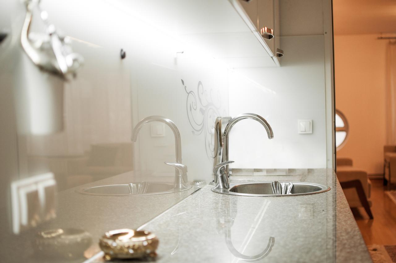 City Center Grand Apartment - Three-Bedroom, Free Parking Sarajevo Exterior foto